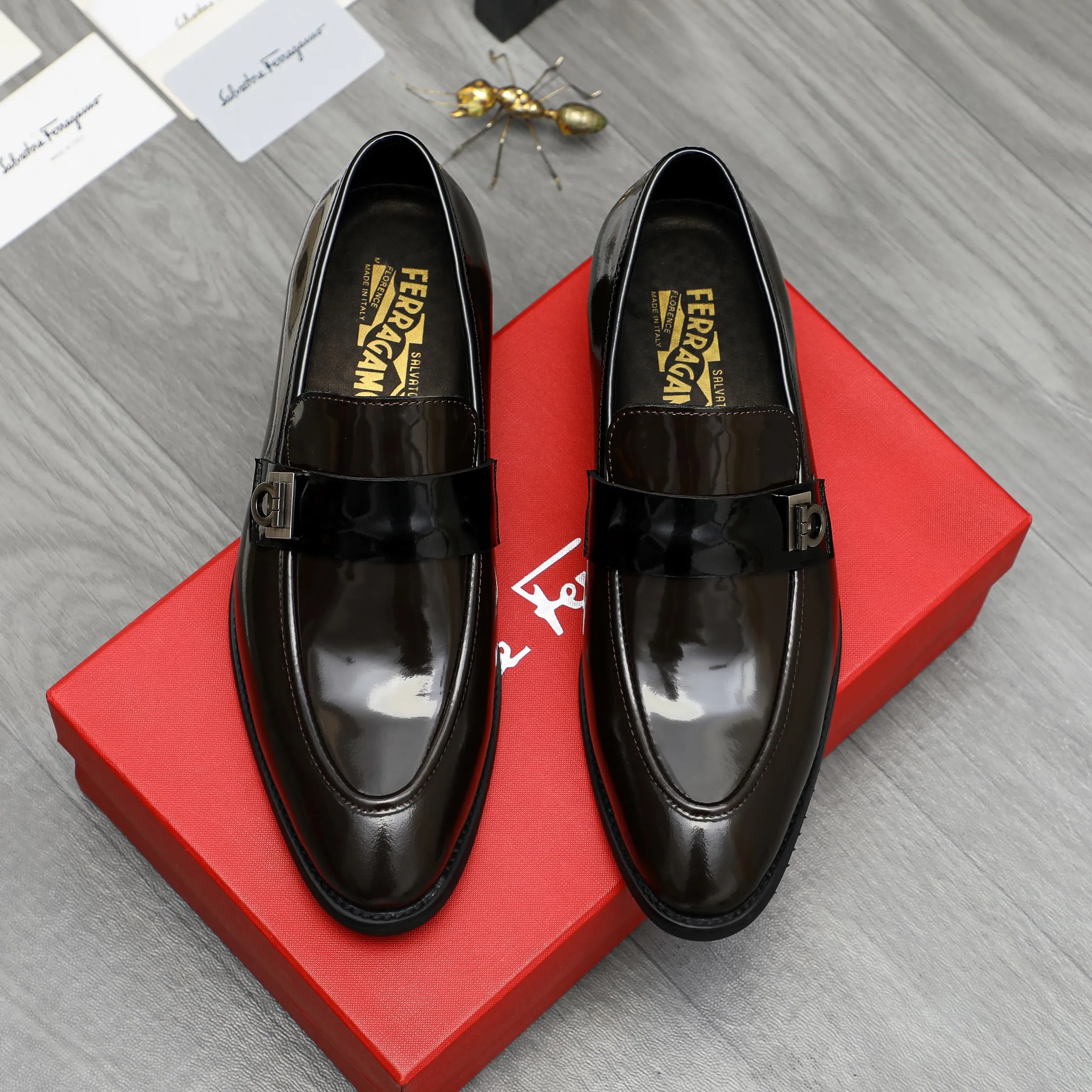 Men's shoes 💰460 Product trademark: Ferragamo "Ferragamo" business slip-on leather shoes Regular size: 39-44 Product materials: Selected high-quality pearlescent cowhide upper, cowhide lining, original outsole